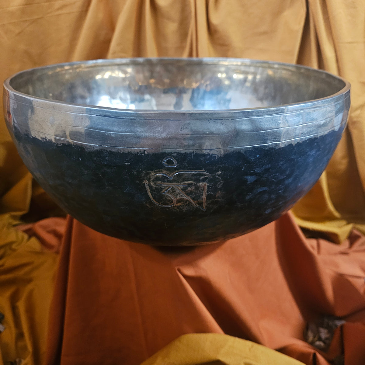 Heart chakra singing bowl F in 432 Hz Ø 36 cm