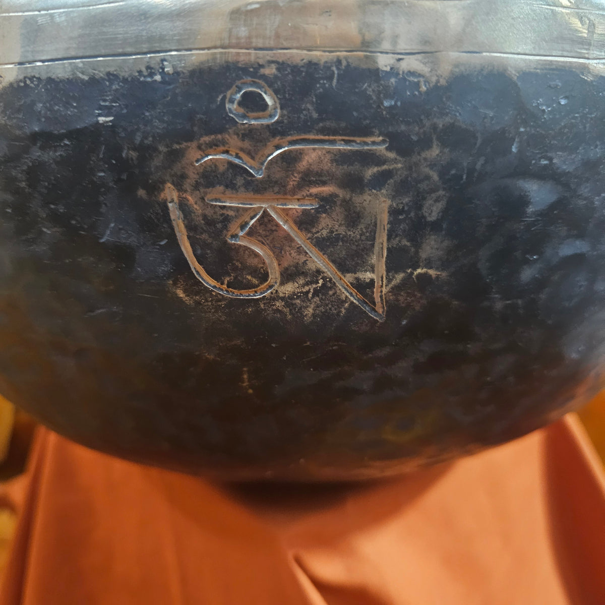 Heart chakra singing bowl F in 432 Hz Ø 36 cm