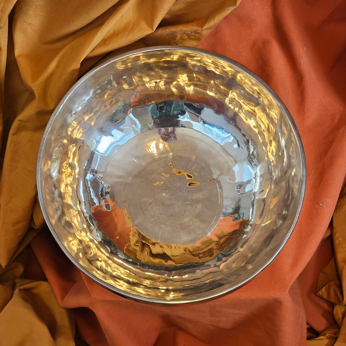 Singing bowl ø cm | Tone: ~ B | Crown chakra