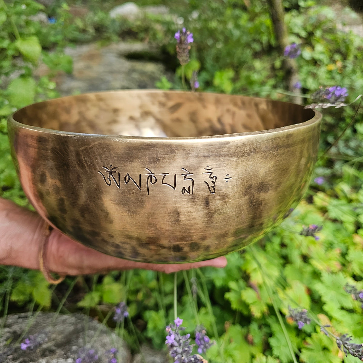 Bol chantant de pleine lune du Népal | Ø 22.5 cm | D 432 Hz