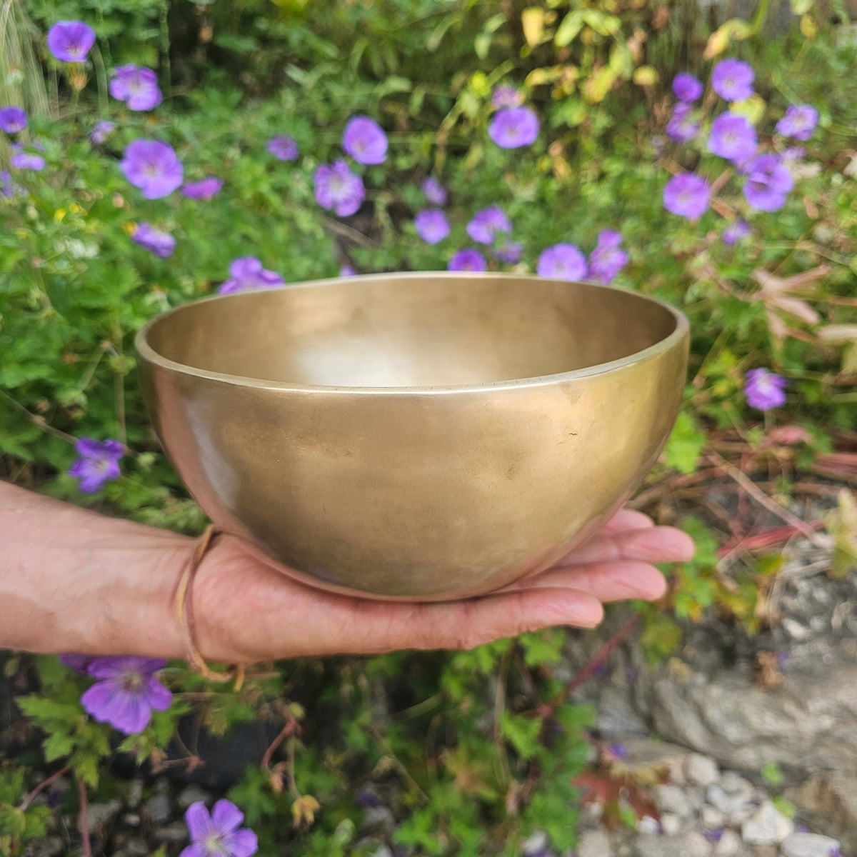 Singing bowl ø 19 cm | Tone: ~ A 432Hz | Third eye