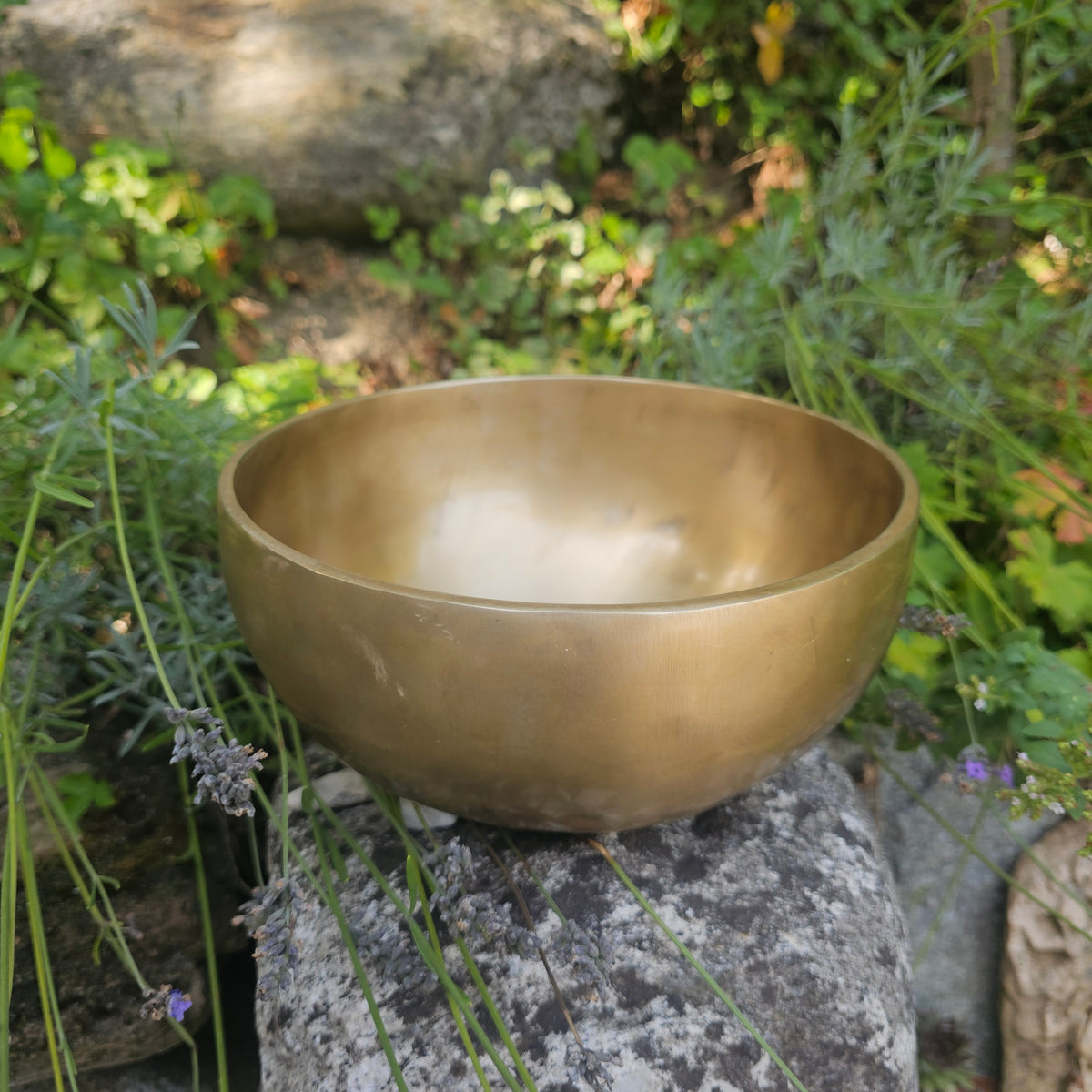 Singing bowl ø 20 cm | Tone: ~ G 440 Hz | Throat chakra