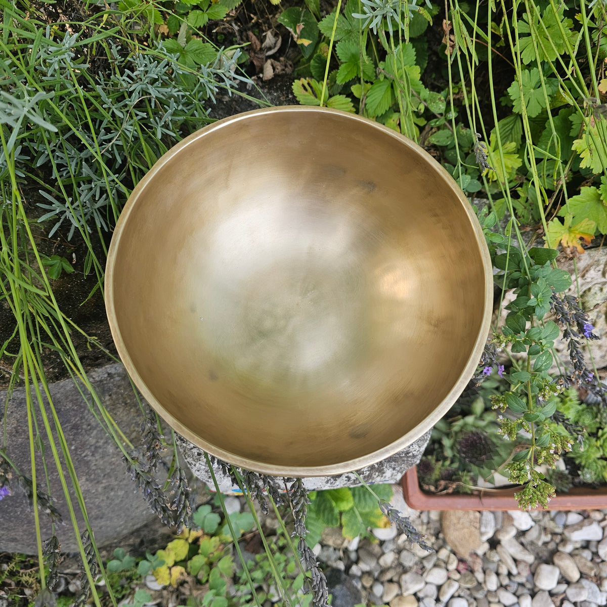 Singing bowl ø 20 cm | Tone: ~ G 440 Hz | Throat chakra