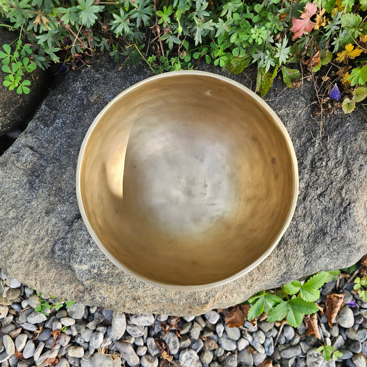 Singing bowl ø 17.5 cm | Tone: ~ B 432 Hz| Crown chakra