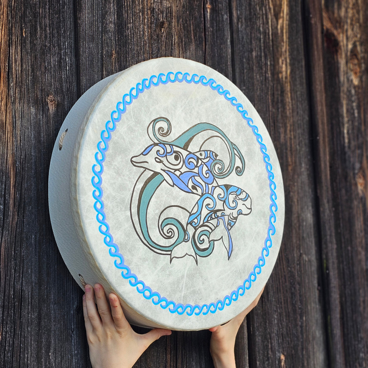 Vegane Buffalo Drum ø 40 cm mit Schlägel - Delfine | Schamanentrommel | Perkussion &amp; Trommel | Dunum.ch