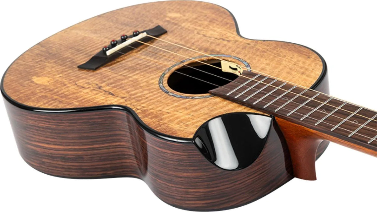 Maia Steel String Ukulele Bariton EQ-A avec étui