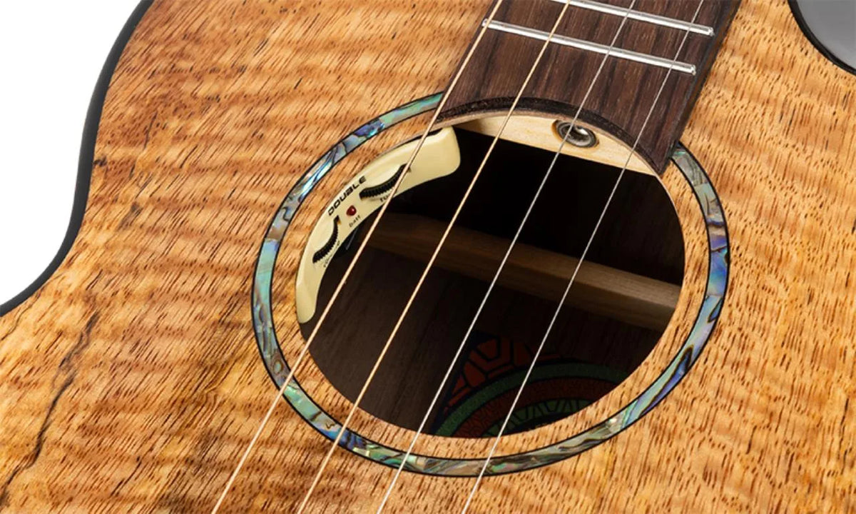 Maia Steel String Ukulele Bariton EQ-A avec étui