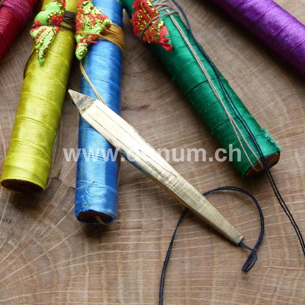 Doppelzüngiges Dan Moi Klein | Didgeridoo & Maultrommeln | Dunum.ch