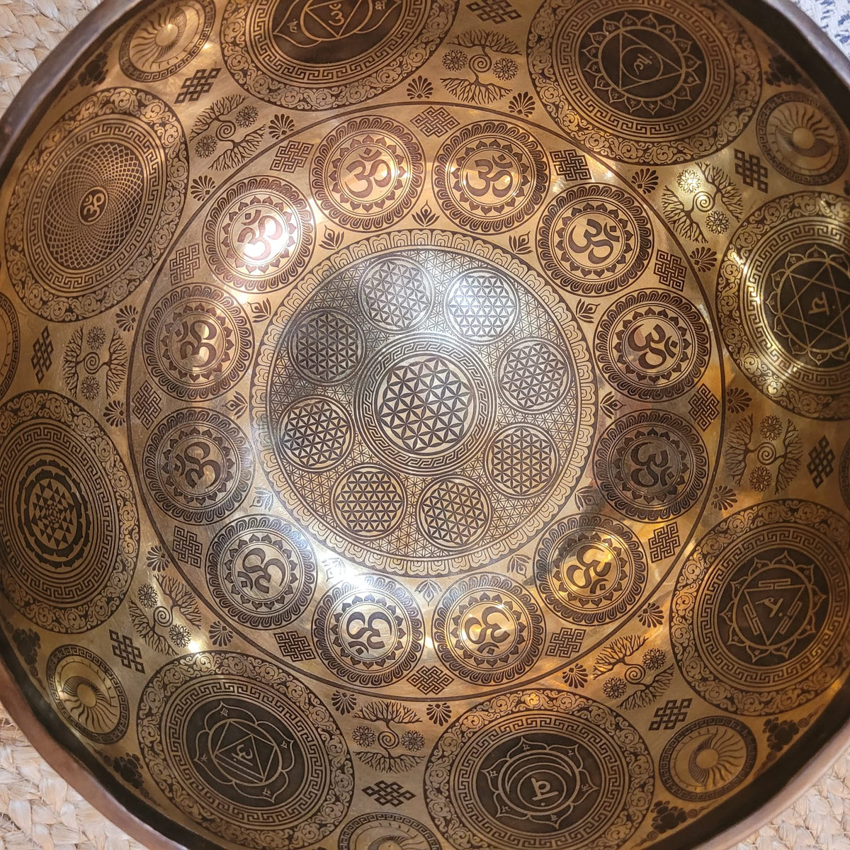 Singing bowl ø 29 cm - Flower of life mandala - G# 432 H