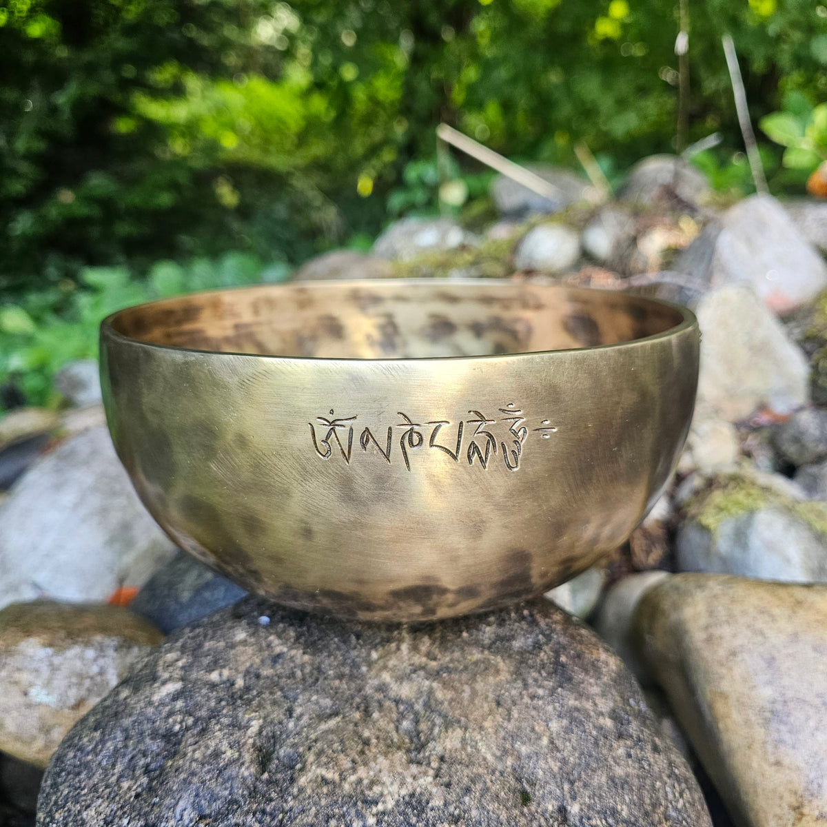 Vollmond Klangschale | ø 19cm | Halschakra