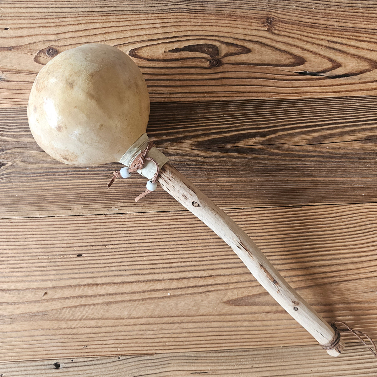 Gourd Rattel | Kalebassenrassel der Lakota