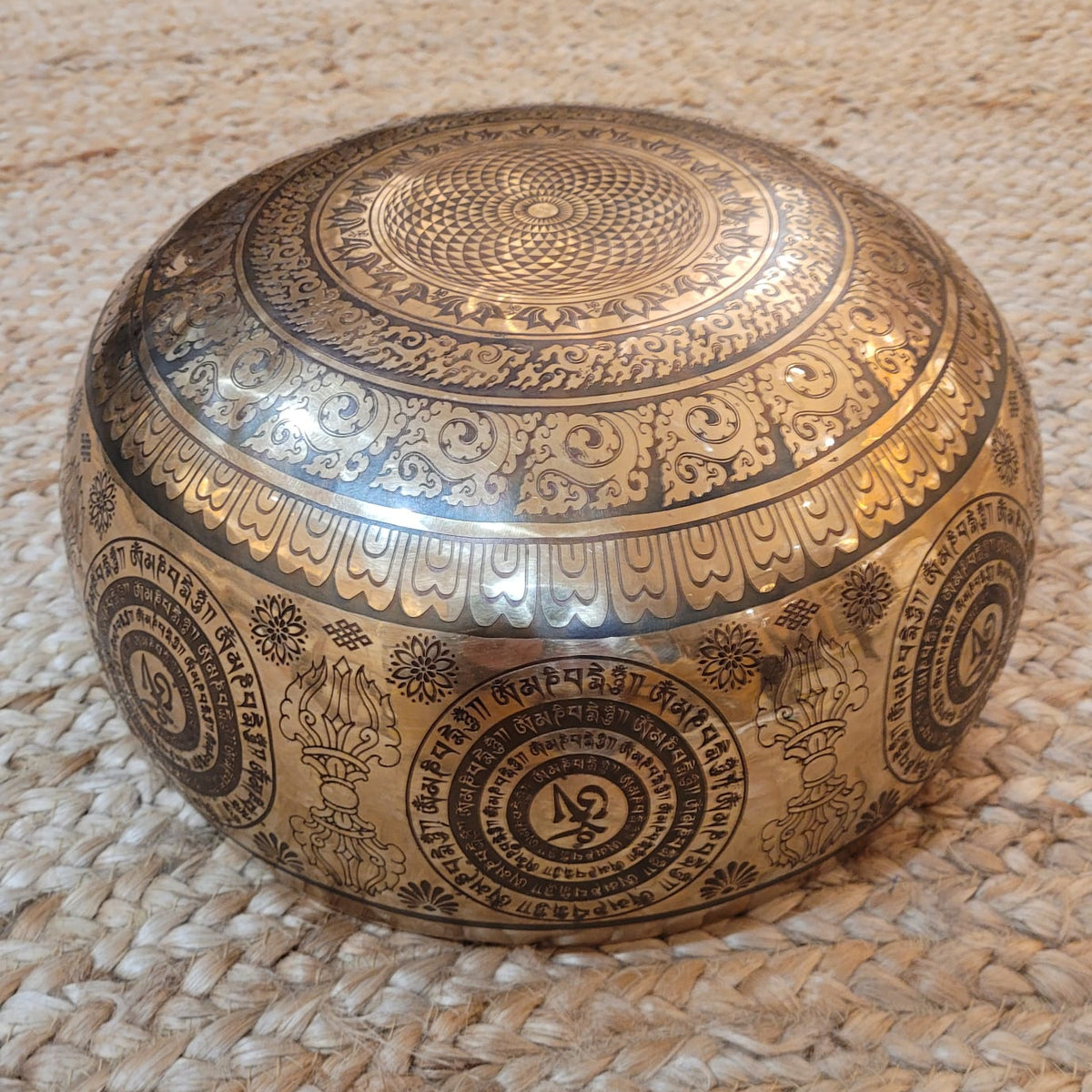 Singing bowl ø 28.5 cm - Eleven-headed Avalokiteshvara - F 440 H