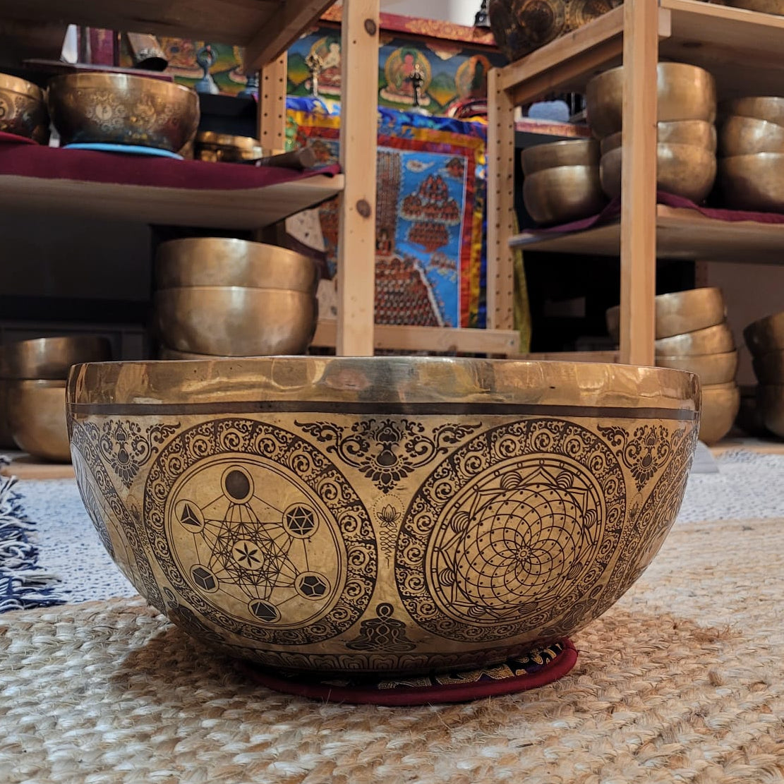 Singing bowl ø 29 cm - Flower of life mandala - G# 432 H