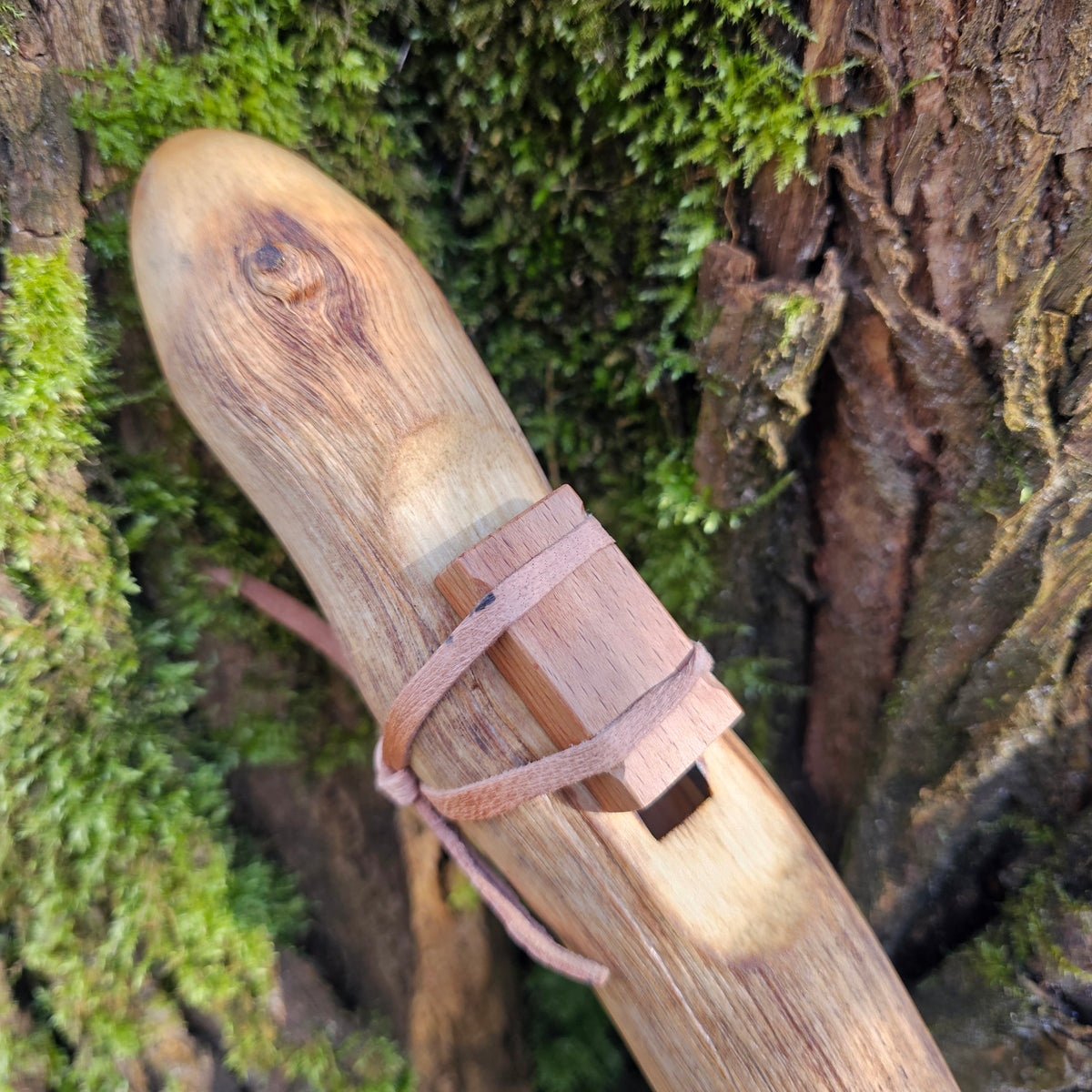 Low D flute made of ash - root ( 440 Hz)