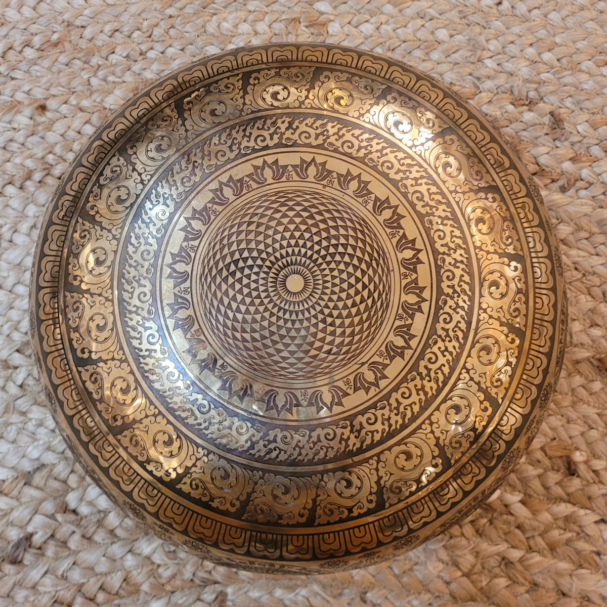 Singing bowl ø 28.5 cm - Eleven-headed Avalokiteshvara - F 440 H