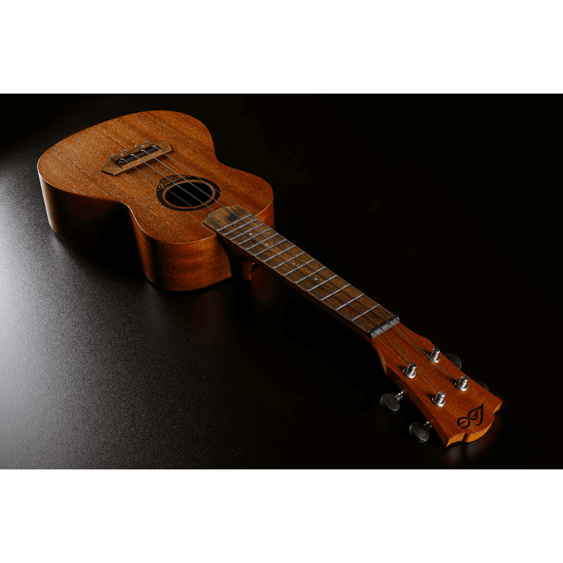 LÂG Ukulele Tiki TKU8C Concert