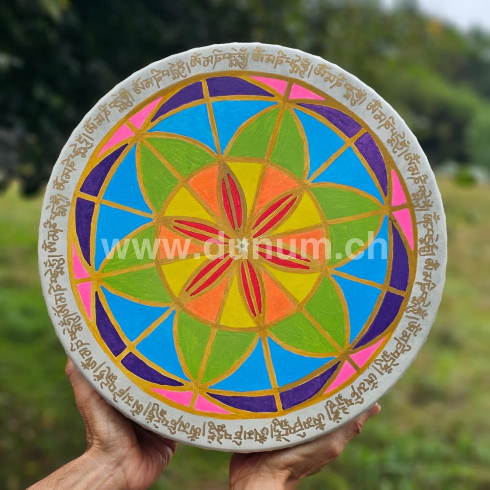 Vegane Buffalo Drum ø 35 cm mit Schlägel - Om Mani Padme Hum | Schamanentrommel | Perkussion & Trommel | Dunum.ch