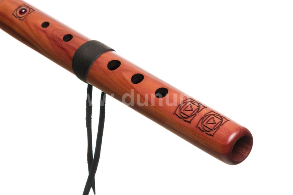 WURZEL Chakra Spirit Flöte im hohen C - Aromatische Zeder | Blasinstrumente | Erdton & Chakra Flöten | Dunum.ch