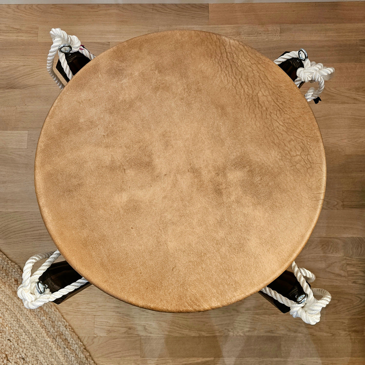Powwow Trommel 60 cm - 24 cm mit Ständer - Bison| Schamanentrommel | Perkussion &amp; Trommel | Dunum.ch