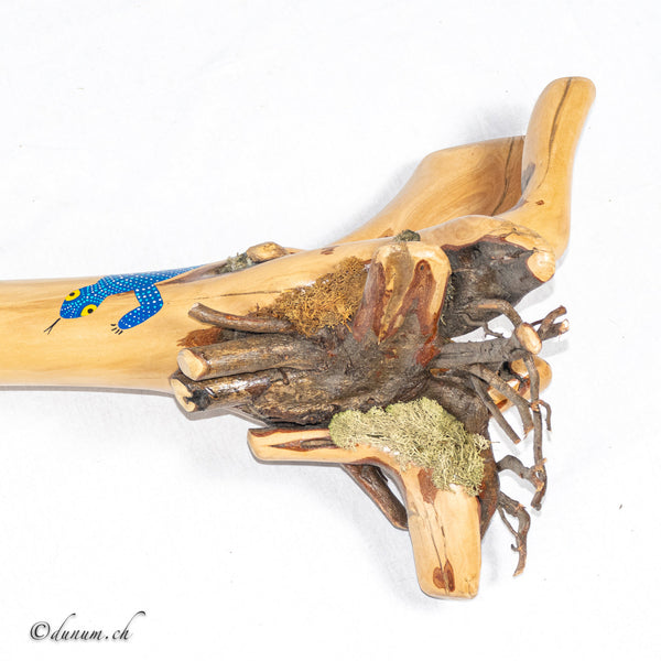 Startseite Produkte CH Didgeridoo mit Wurzel Gecko