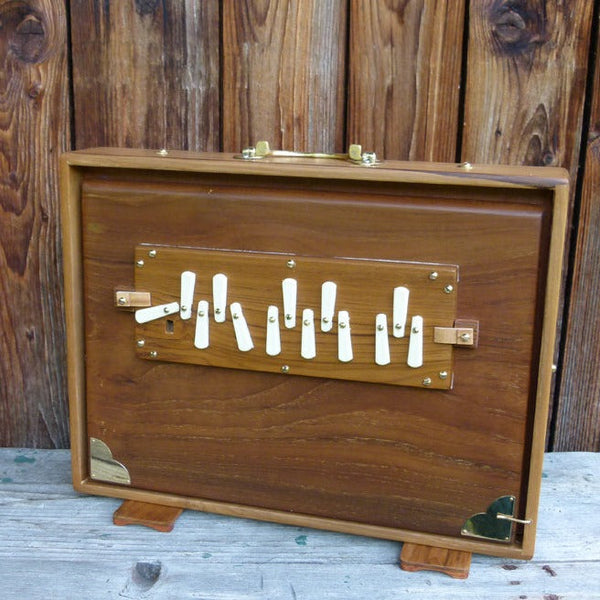 Startseite Produkte Shruti Box in C gross 432 Hz Vollholz