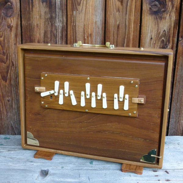 Startseite Produkte Shruti Box in C gross 440 Hz Vollholz