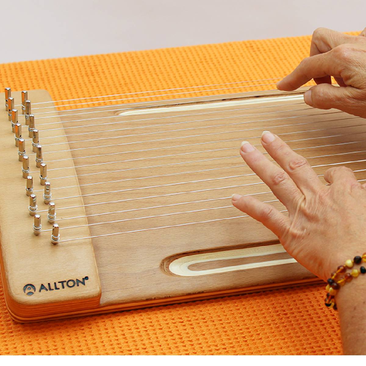 Allton Spür-Monochord, gewölbt, desinfektionsmitteltauglich lackiert | Saiteninstrumente | Monochorde Reverie & Kotamo | Dunum.ch