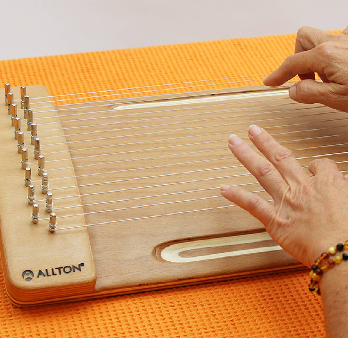 Allton Spür-Monochord „Wölbi“, Buche | Saiteninstrumente | Monochorde Reverie &amp; Kotamo | Dunum.ch